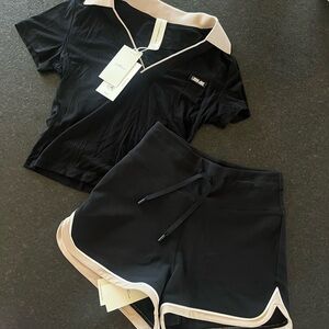 Lorna Jane Women's Cropped Top and Shorts Set